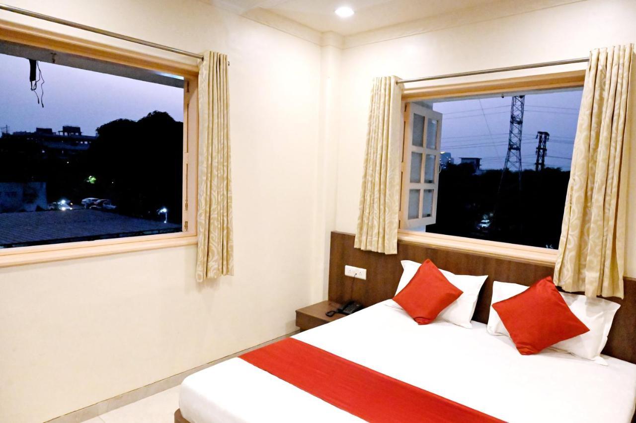 Hotel Sagar Kalyān エクステリア 写真